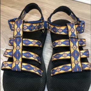 UNIQUE teva tribal print sandal